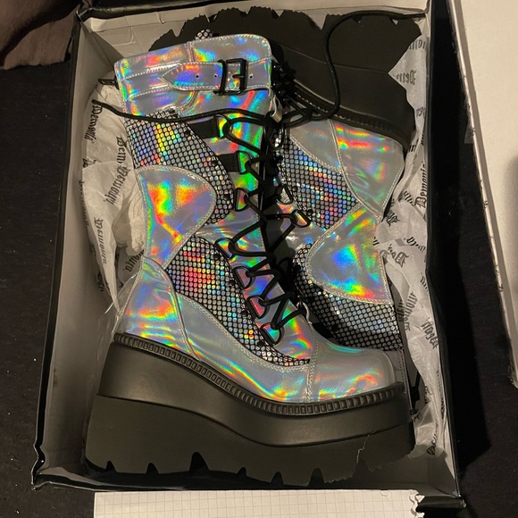 Demonia holographic - Picture 1 of 1